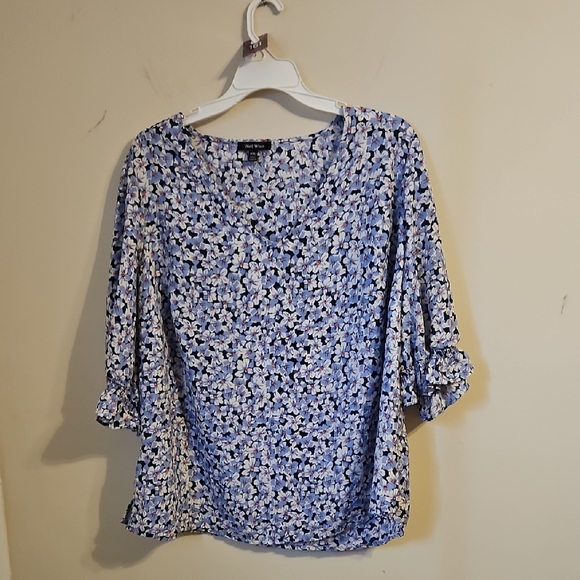 Well Worn Tops - Well Worn Blue Floral V Neck Ruffle Sleevw Blouse. In EUC
